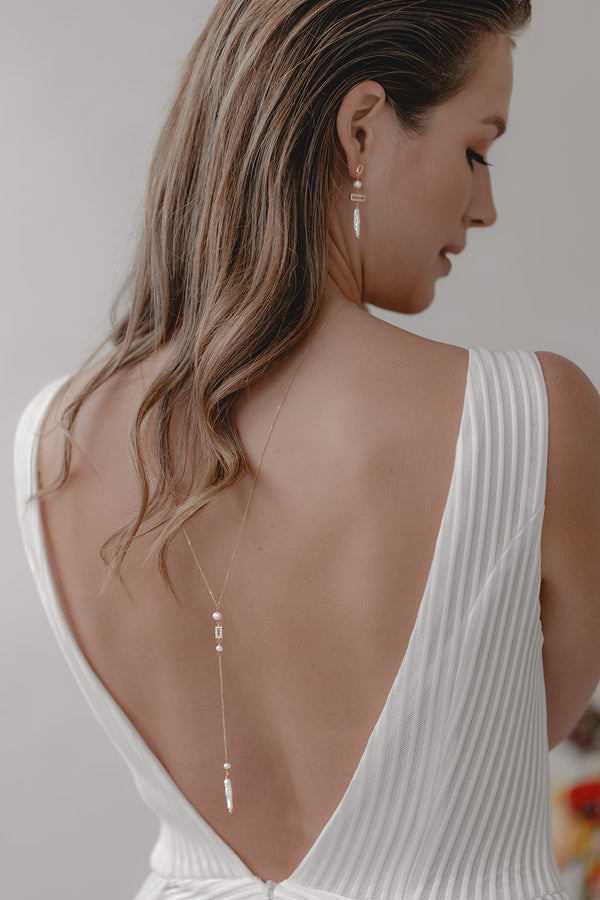 High Art | Delicate back necklace with pearls and crystal element