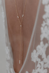 Lorelei | Elegant back necklace with pearls