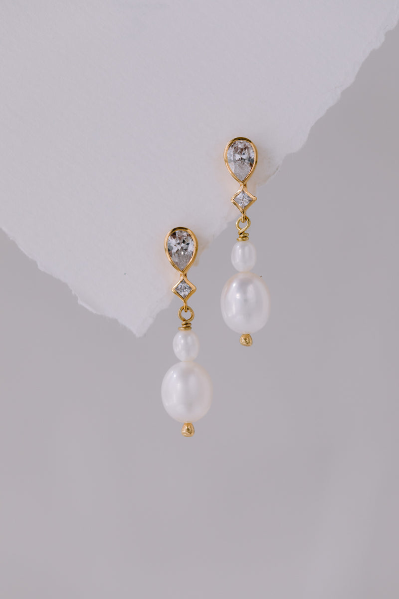 Helena | Small earrings with pearls and crystal studs
