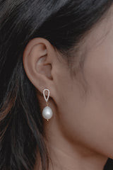 Isabel | pearl earrings with crystal studs