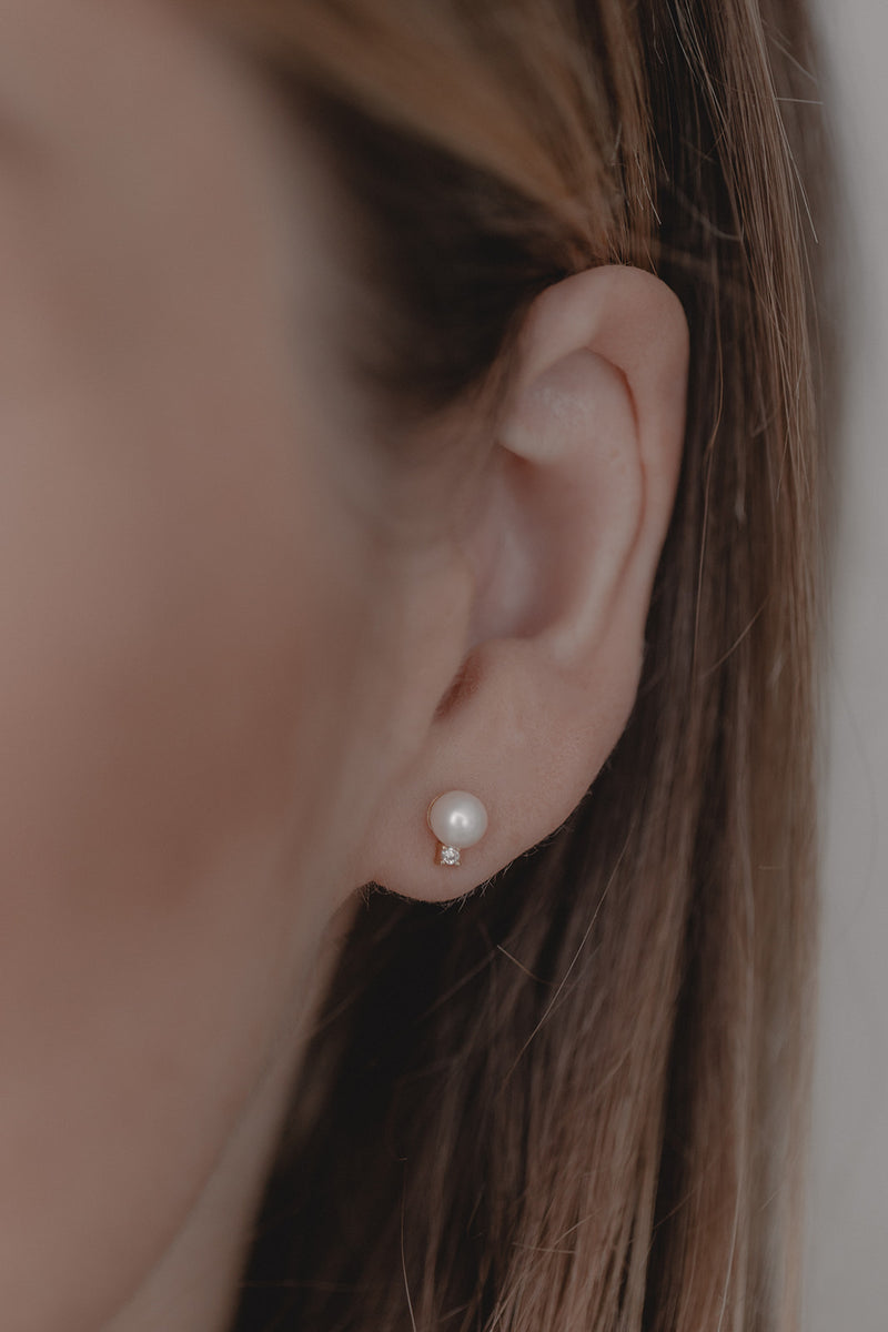 Madeline | small pearl earrings with crystal