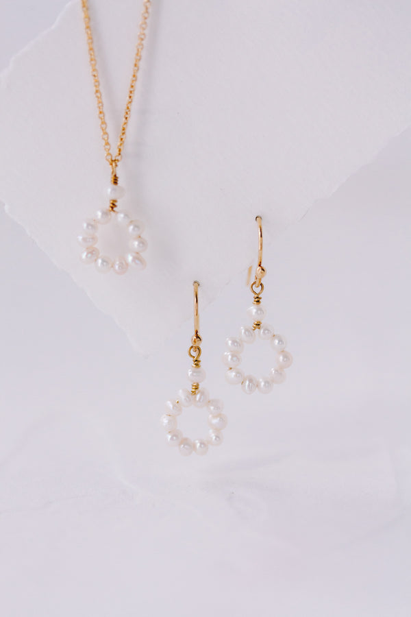 Circle of Love | Bridal Jewelry Set with Small Pearls