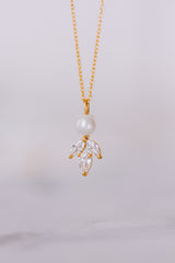Juvelan petite bridal necklace with crystals and pearls Simply Delightful-2