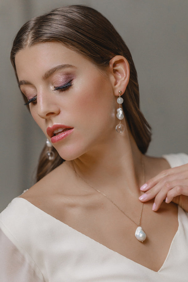 Annemieke | Baroque Pearls Necklace Bridal Jewelry