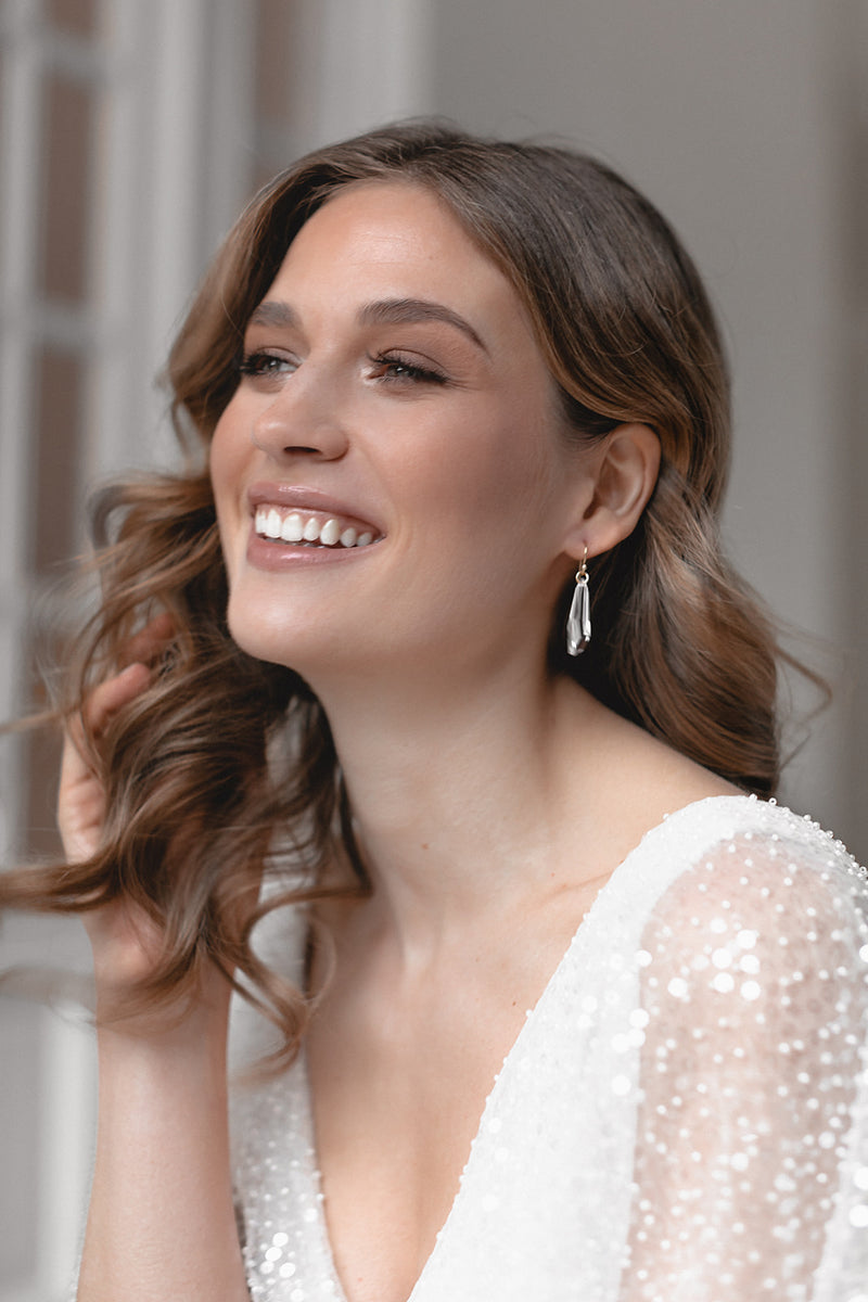 APHRODITE | Modern bridal jewelry earrings with crystal pendant