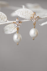 INSEPARABLE | crystal stud earrings with pearls
